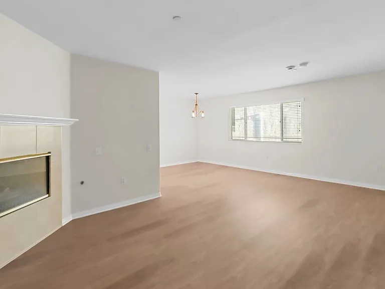 4262 Lindblade Dr #240 — Photo 1