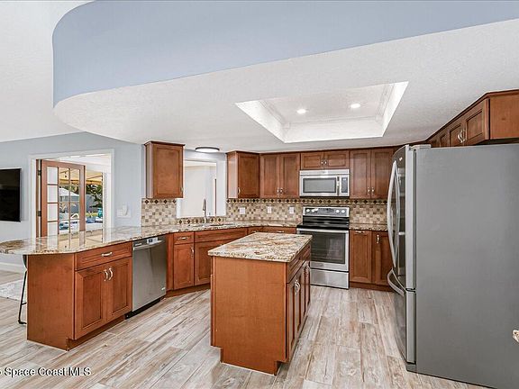 4th image of 450 Monaco Dr