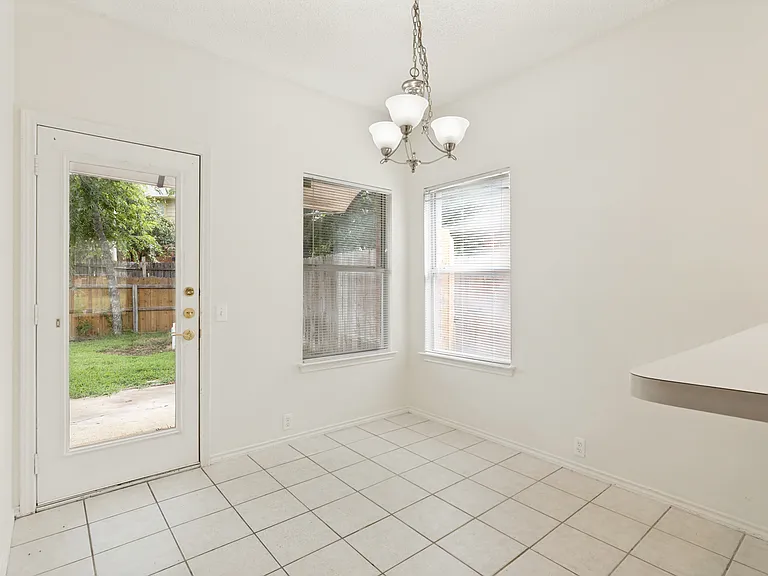 4725 Grant Park Ave — Photo 4