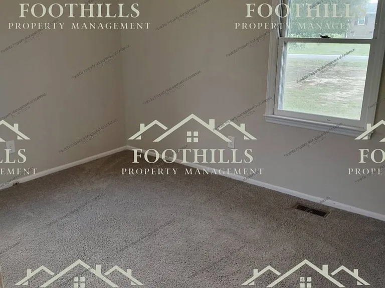 122 Smith Dr — Photo 10