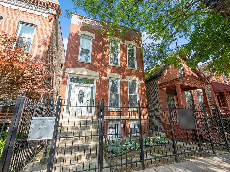 921 S Oakley Blvd #2