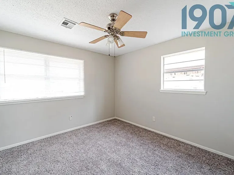 1020 NW 1st St — Photo 15