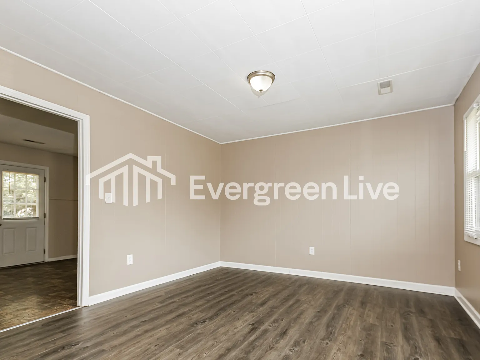 4 bed, 1.0 bath, 1056 sqft, $1,445 — Photo 3