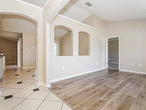 3rd image of 2429 Ainsworth Ave
