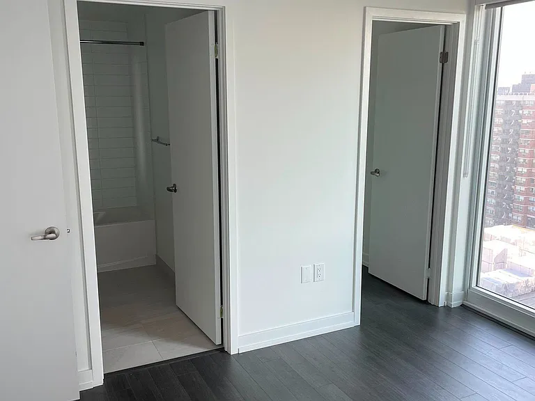 4010 Eglinton Ave W #1421 — Photo 13