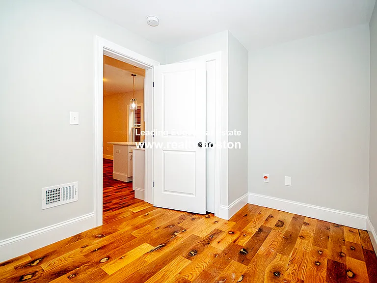 205 Marion St #2 — Photo 9
