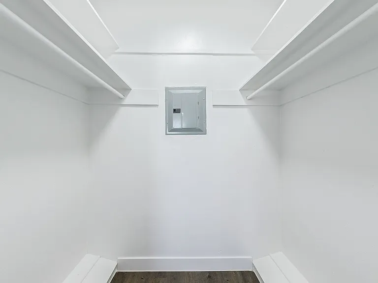 The Shorewood Apartments — Photo 10