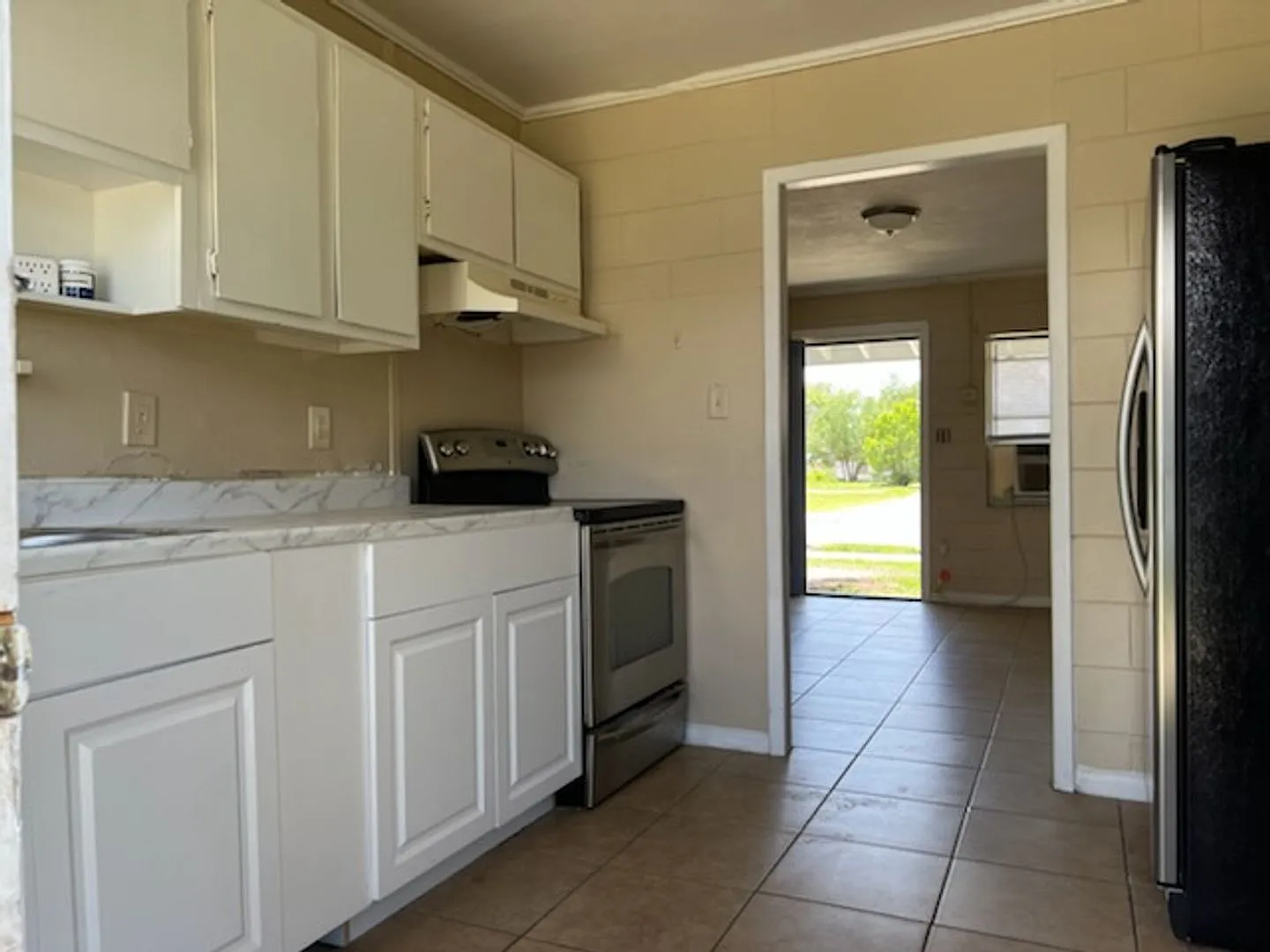 2 Bedroom, 1 Bath Duplex For Rent at 522 Washington Avenue #1 Lake Wales, FL 33853 — Photo 3