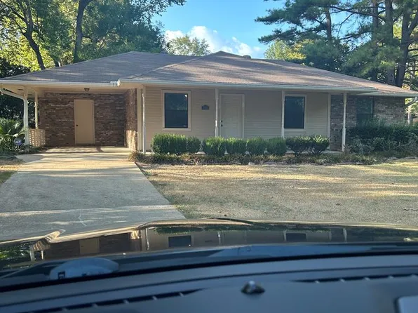 1500 Shelia Dr, McComb, MS 39648