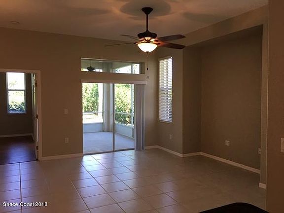 5th image of 812 Suntree Woods Dr