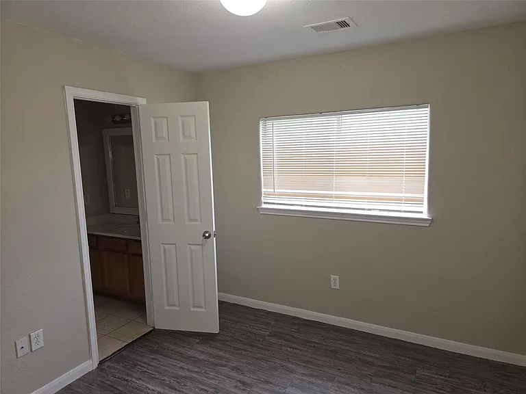 10015 Wiloak St #B — Photo 9