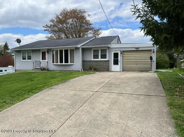 713 Dragon Rd, Clarks Summit, PA 18411