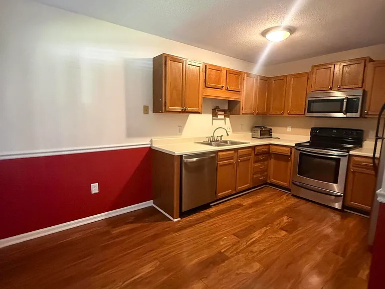 600 N 35th St #103 — Photo 4