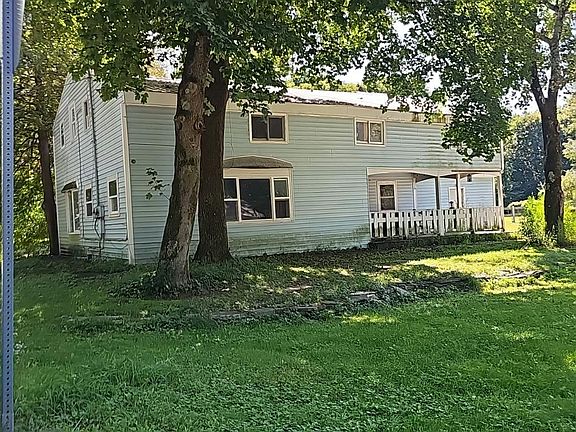 3rd image of 11 Tanglewood Ln