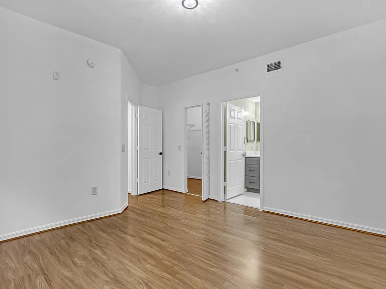 340 Crestwood Cir #302 — Photo 20
