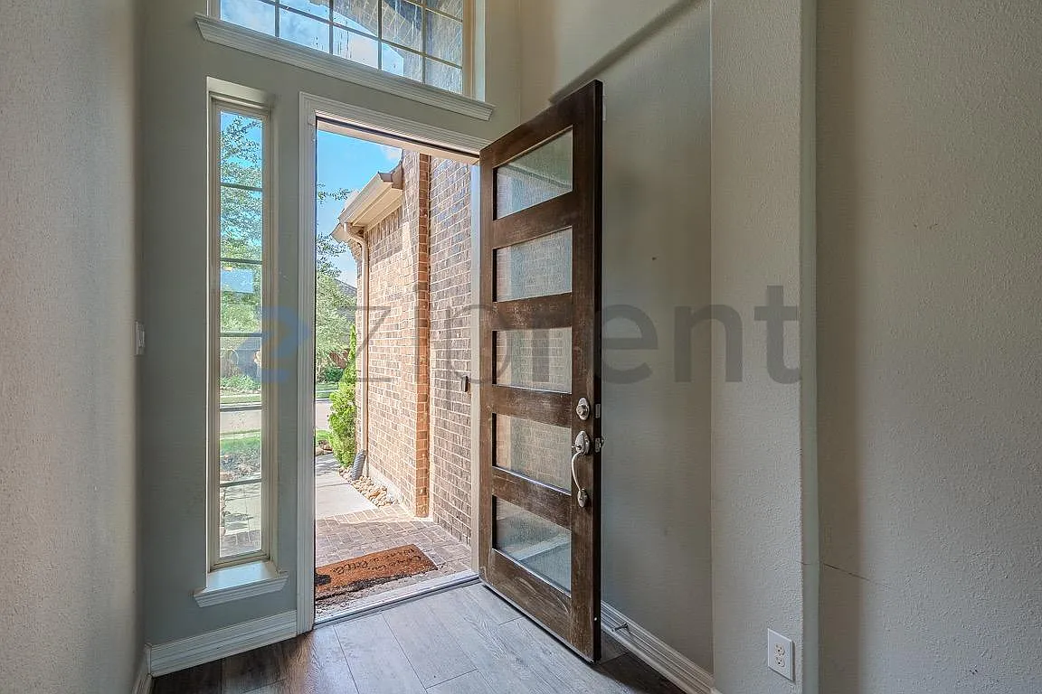 4 bed, 2991 sqft, $2,990 — Photo 4