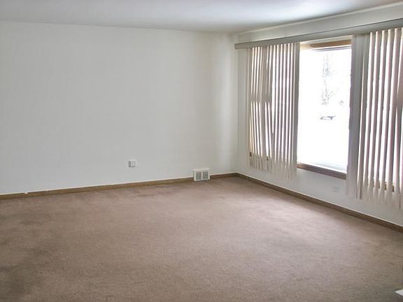 4th image of 7642 N Harlem Ave