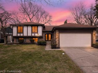 46300 Gainsborough Dr, Canton, MI 48187