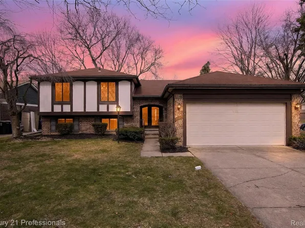 46300 Gainsborough Dr, Canton, MI 48187