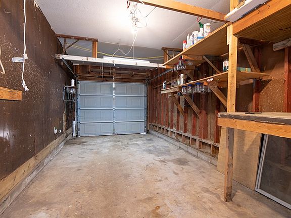 3rd image of 131 Hillcrest Dr