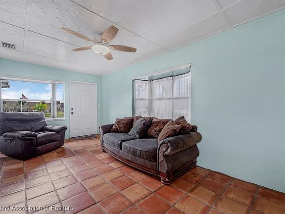 5th image of 1083 Sunset Strip