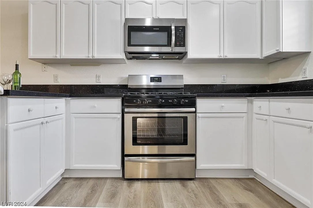 300 Pine Haven St — Photo 4
