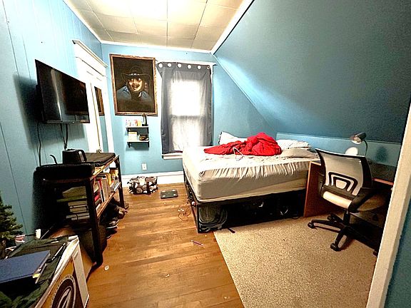 4th image of 927 Drake St