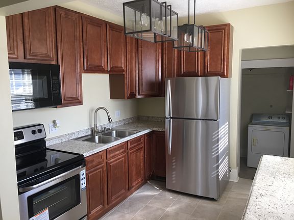 New Appl, Cabinets & Tile