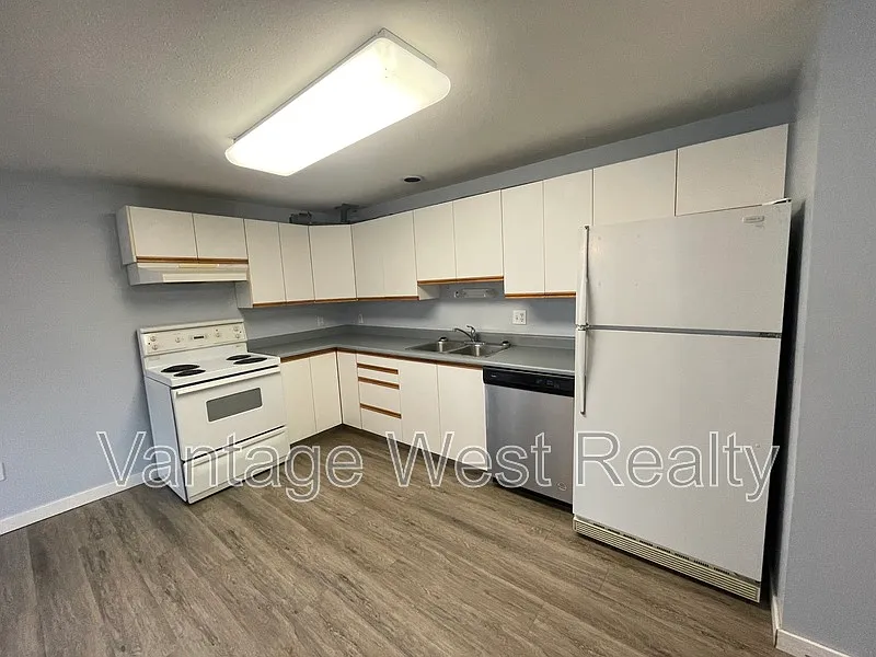 2433B Sexsmith Rd