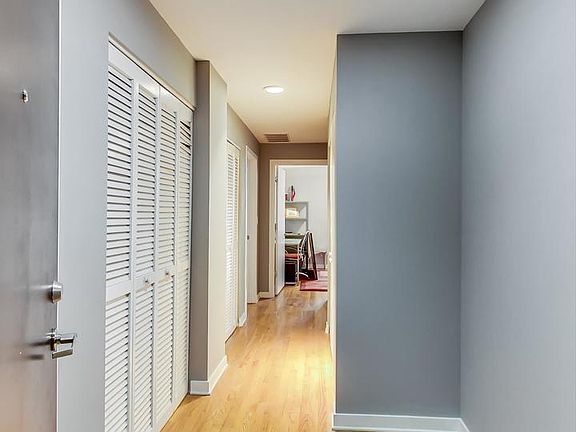 3rd image of 834 W Montrose Ave Unit 502