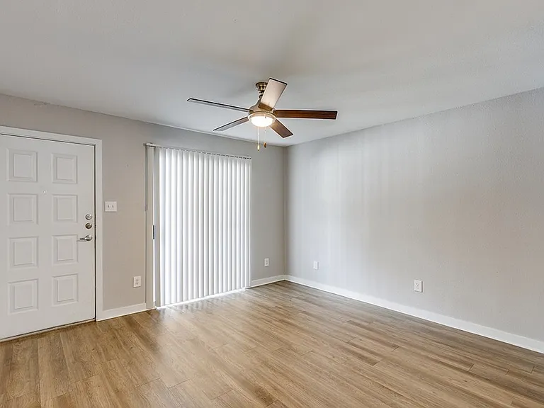 Mission James Place Apartments — Photo 14