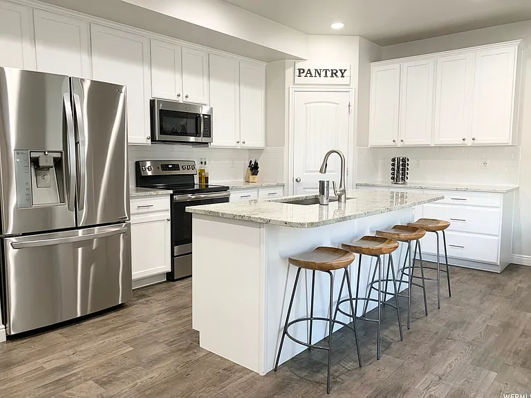 146 N 450 W — Photo 1