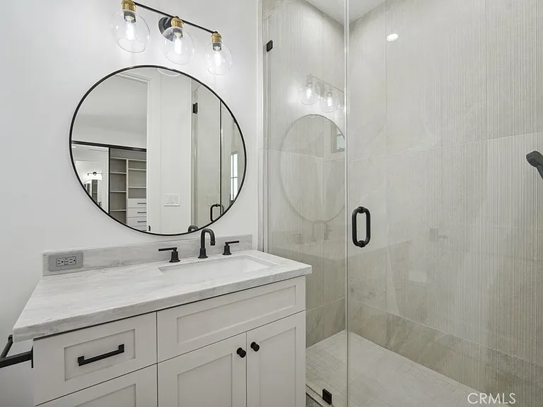 4539 Longridge Ave — Photo 25