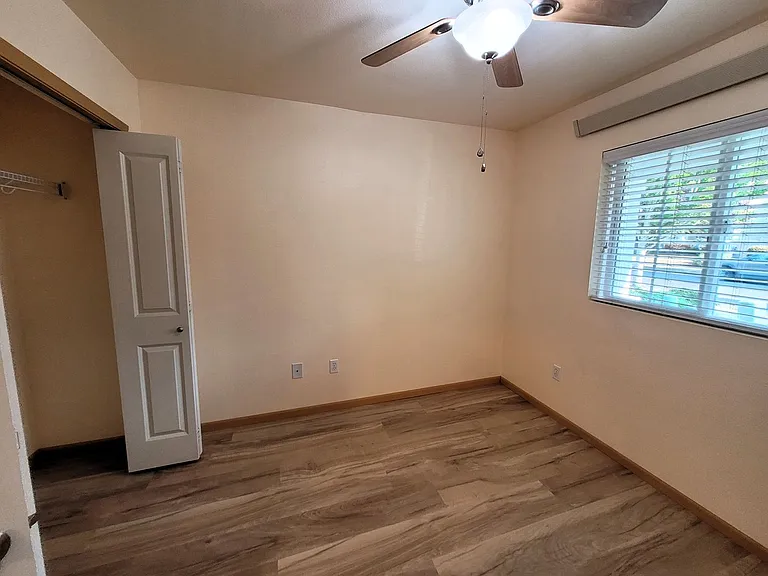 410 Holland Ave — Photo 5