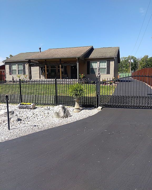 1st image of 255 Gervais Rd
