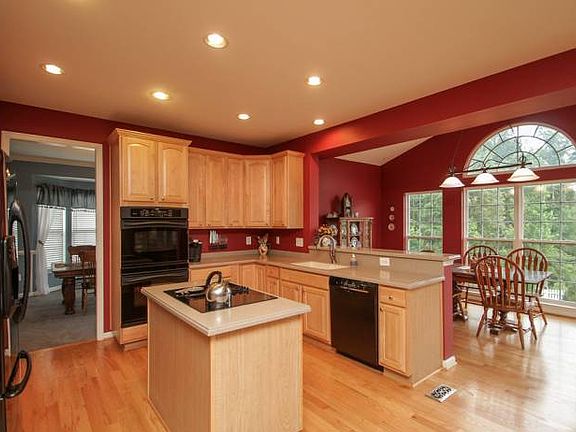 Gourmet Kitchen/Sunroom