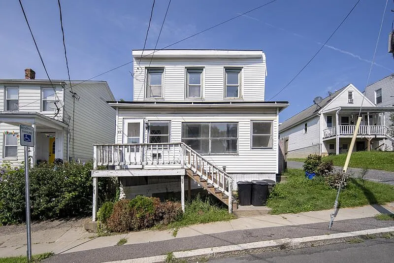 2 bed, 1.0 bath, 1400 sqft, $1,745 — Photo 2