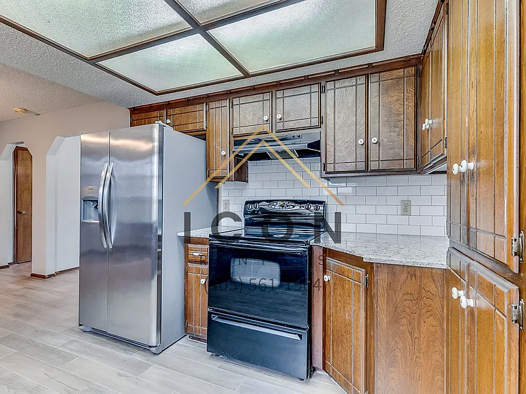 1912 N Gleason Ave — Photo 2