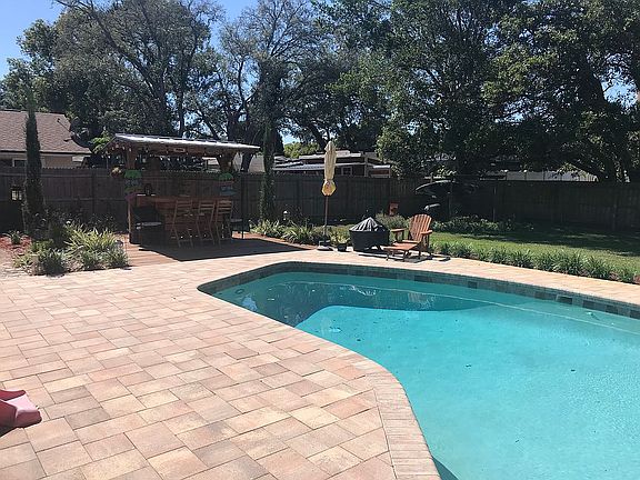 3rd image of 1414 Oleander Dr