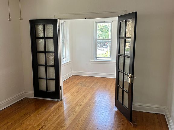 4th image of 3248 W Berteau Ave APT 2