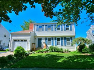 200 Longdean Rd, Fairfield, CT 06824