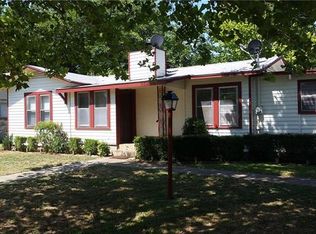 201 Oregon Ave, Azle, TX 76020