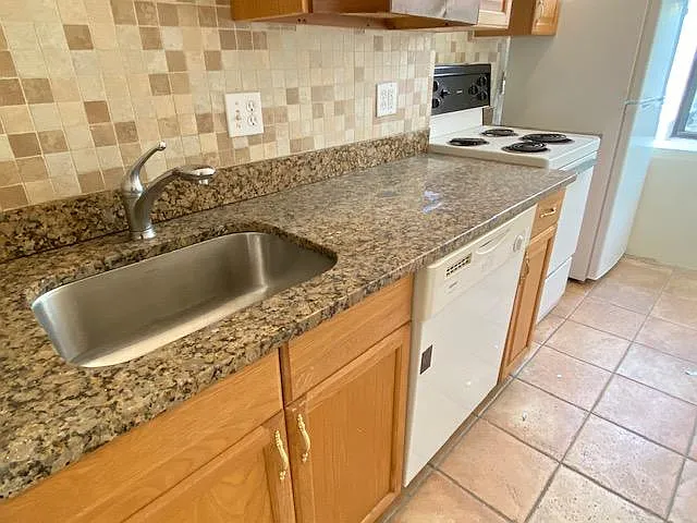 2 bed, $3,200 — Photo 4