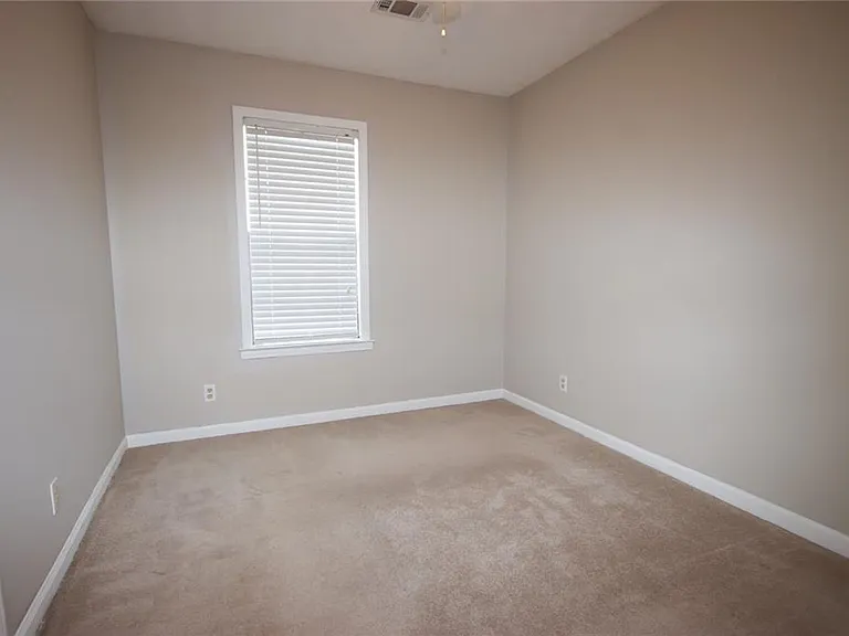 113 Kentucky Oaks — Photo 10