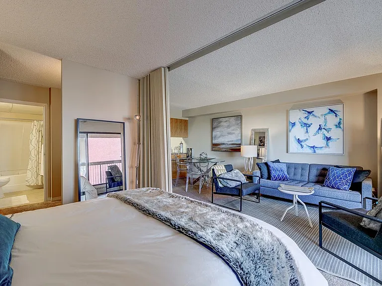 150 Jasper Ave NW — Photo 6