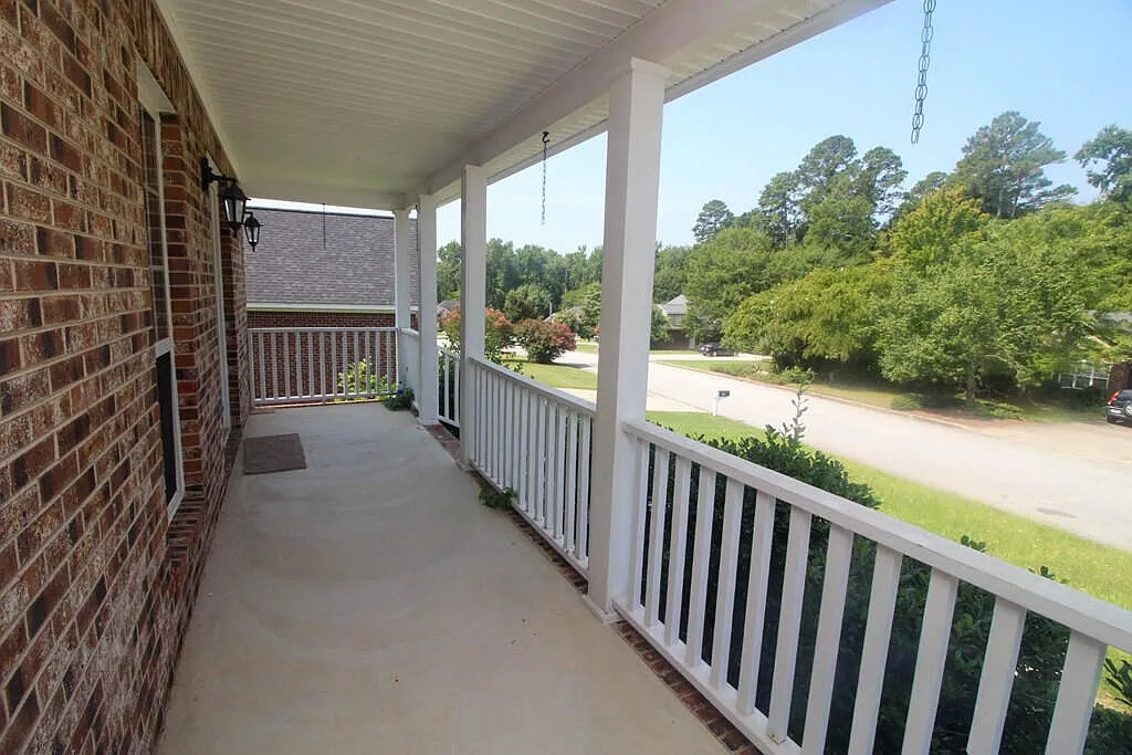 4 bed, 2.5 bath, 2287 sqft, $1,995 — Photo 3