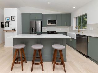 5700 Trident Ave, Sechelt, BC V0N 3A3