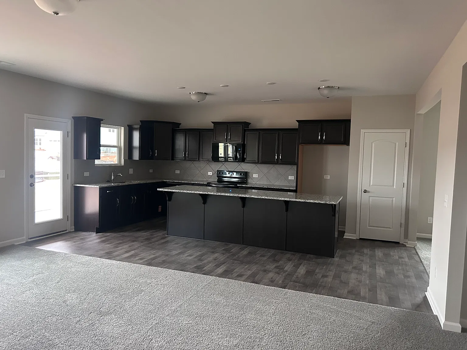 4 bed, 2026 sqft, $3,100 — Photo 2