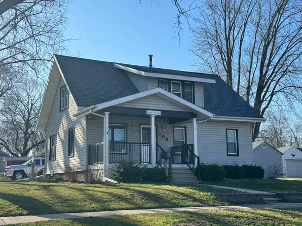 709 Cedar St, Charles City, IA 50616
