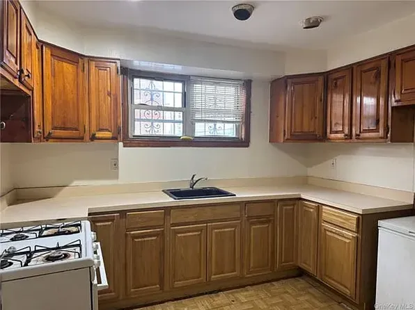 4557 White Plains Rd #1, Bronx, NY 10470